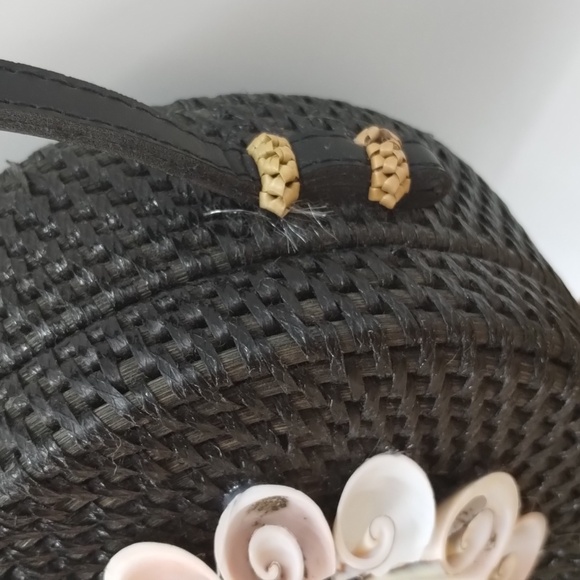 Rattan Shell black crossbody purse handbag snap closure 6" diameter - Picture 4 of 7